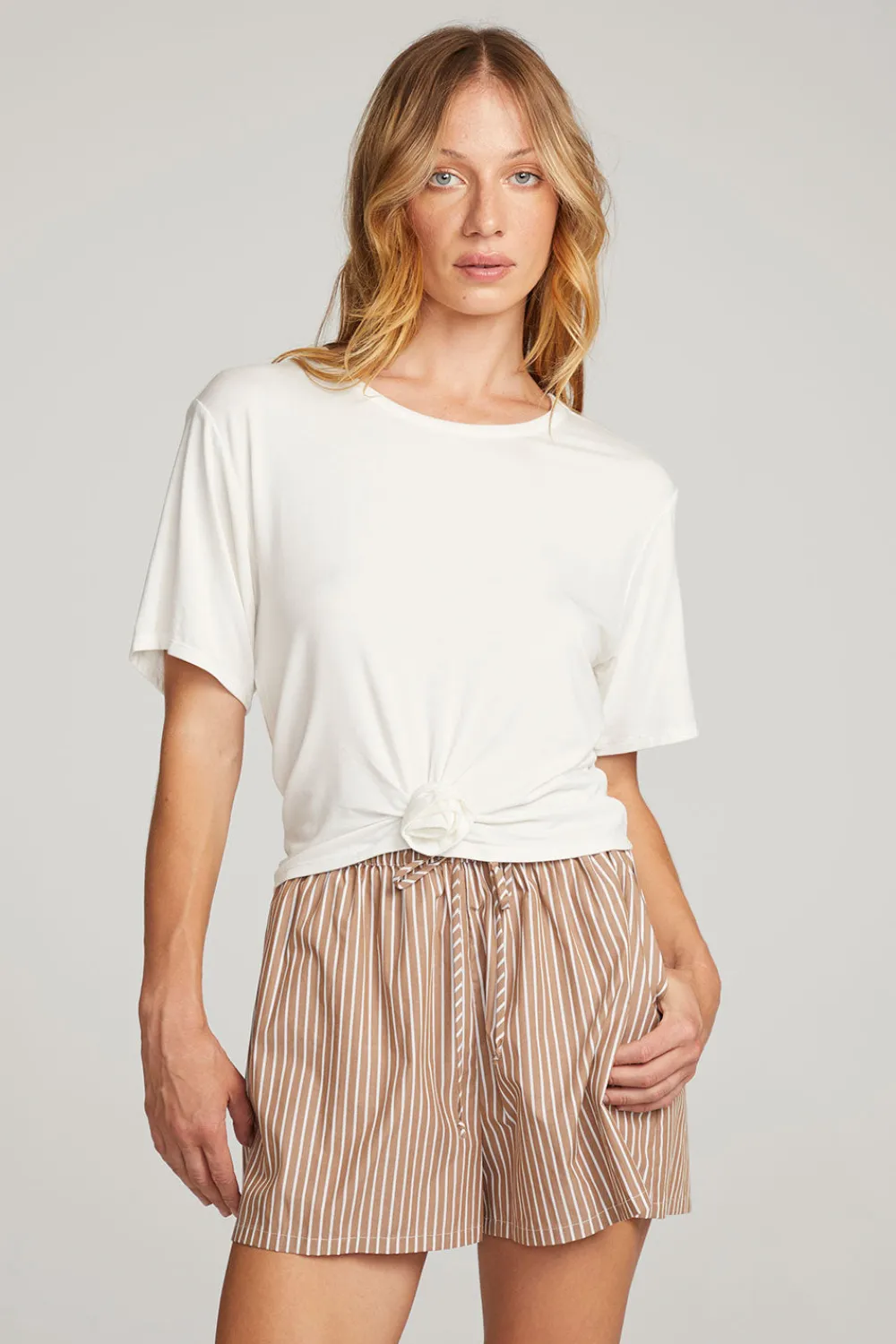 New Rosebud White Tee Women Loungewear|Tops